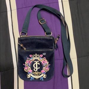 gently used cross body juicy couture bag!